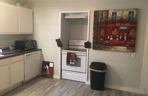 Lone Oak House | Country Getaway for Work or Play 5 miles from Wind Point Park