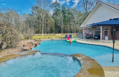Magnolia House | Country Getaway Magnolia Forest Home in10 Acre Lot