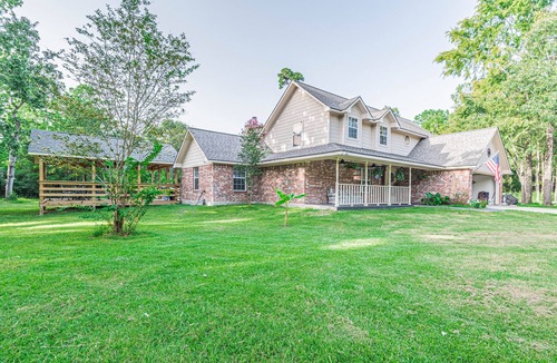 Magnolia House | Country Getaway Magnolia Forest Home in10 Acre Lot
