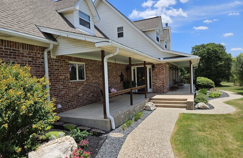 Wellborn House | Country Getaway Close to Campus-Kyle Gameday House Rental on 6 Acres