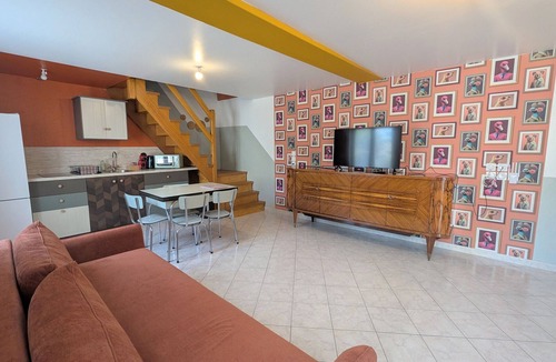 Chabris Cottage | Country getaway with shared pool in Chabris