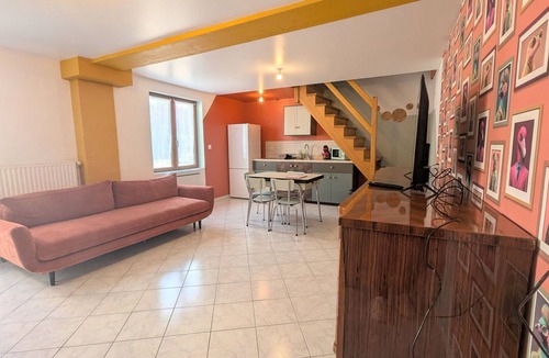 Chabris Cottage | Country getaway with shared pool in Chabris