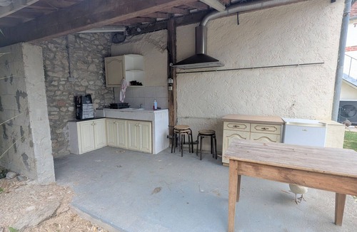 Chabris Cottage | Country getaway with shared pool in Chabris