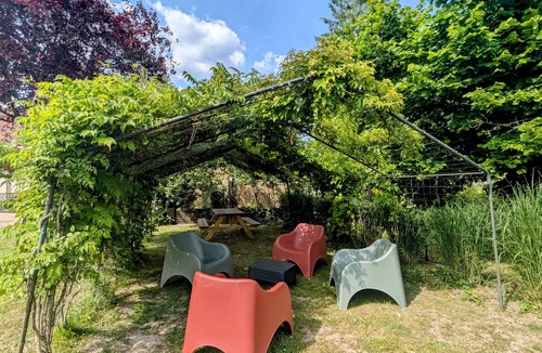 Chabris Cottage | Country getaway with shared pool in Chabris