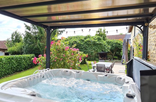 Cisai-Saint-Aubin House | Country gite with spa