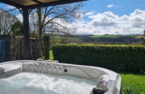 Cisai-Saint-Aubin House | Country gite with spa