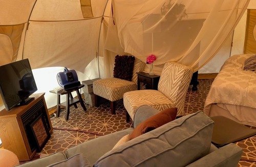 Elgin RV Rental | Country Glamping in the Love Shack with Pool/Hot tub and lots of activities