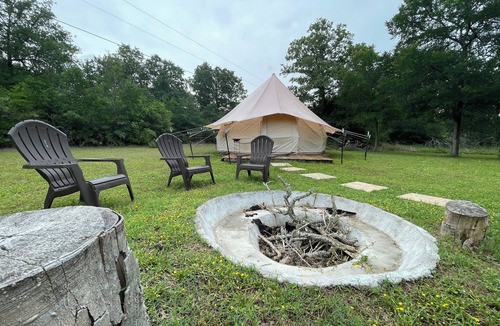 Elgin RV Rental | Country Glamping in the Love Shack with Pool/Hot tub and lots of activities