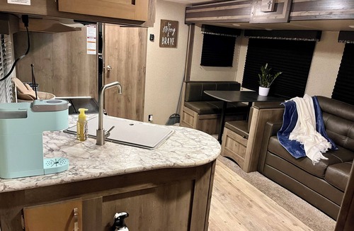 Keenan House | Country Glamping!