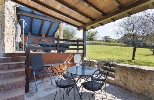 Santa Maria de Besora House | Country House 'Cisquet' with Mountain View, Shared Pool and Wi-Fi