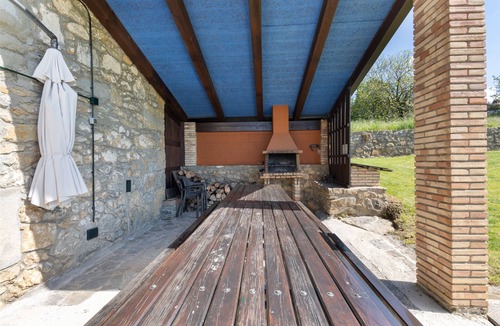 Santa Maria de Besora House | Country House 'Cisquet' with Mountain View, Shared Pool and Wi-Fi