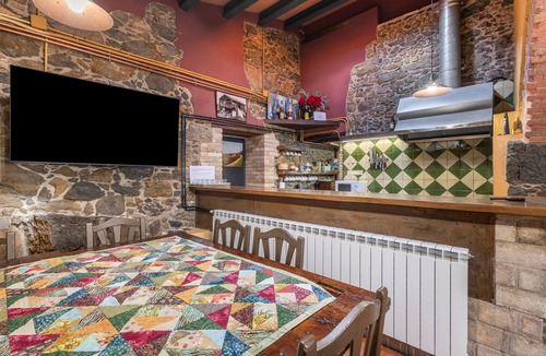 Santa Maria de Besora House | Country House 'Cal Nan' with Mountain View, Shared Pool and Wi-Fi