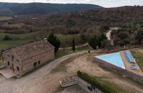 Santa Maria de Merles House | Country House 'El Pujol' with Mountain View, Wi-Fi and Air Conditioning