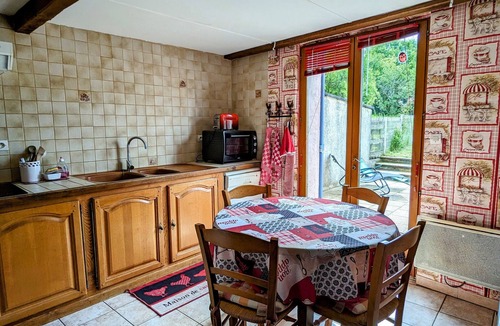 Halles-sous-les-Cotes Cottage | Country house with fishing, pets allowed