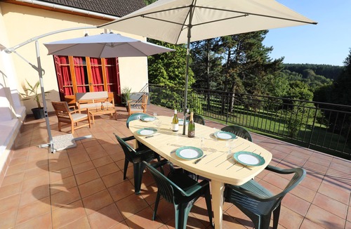 Saint-Aubin-sur-Yonne House | Country house