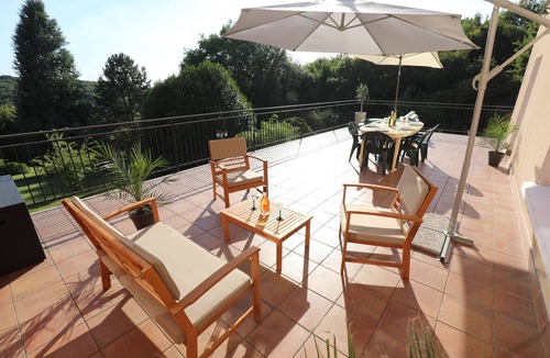 Saint-Aubin-sur-Yonne House | Country house