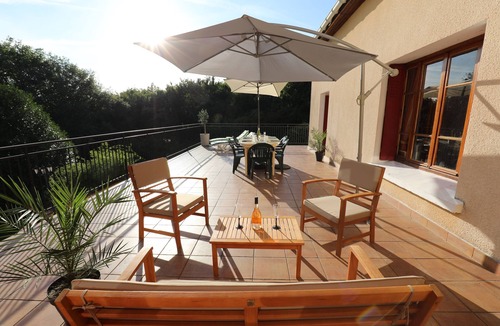 Saint-Aubin-sur-Yonne House | Country house