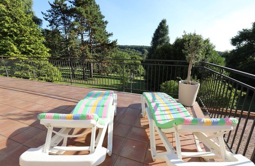 Saint-Aubin-sur-Yonne House | Country house