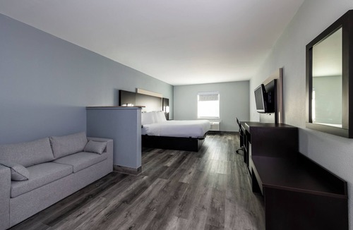 Forest Park Hotel | Country Hearth Inn & Suites