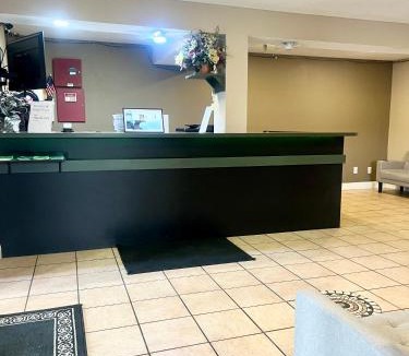Gracewood Hostel | Country Hearth Inn & Suites Augusta