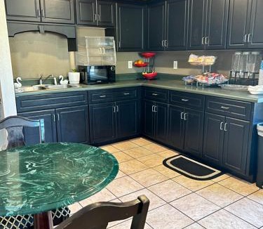 Gracewood Hostel | Country Hearth Inn & Suites Augusta