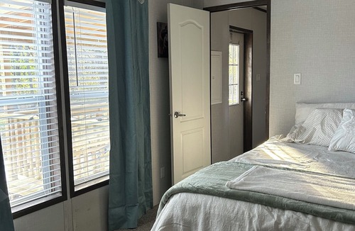 Lamont Bed & Breakfast | Country Hide away nCharming 2-bedroom with WiFi nCozy, Peaceful, n