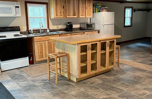 Sabinsville House | Country Hideaway - pets welcome