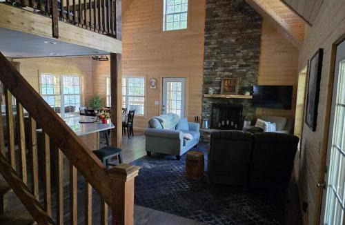 Rogersville House | Country Hideaway with Fun!