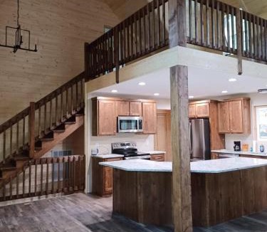 Rogersville House | Country Hideaway with Fun!
