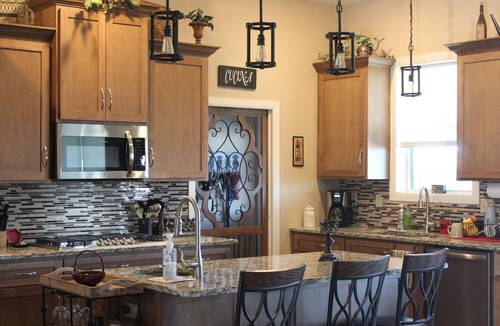 Kaufman County House | Country hilltop retreat on 10 acres with a pool and hot tub