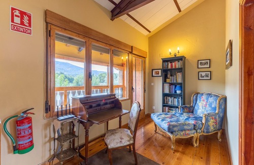 Bonilla de la Sierra House | Country House 'El Mirador Del Gato 2' with Mountain View, Shared Pool and Wi-Fi