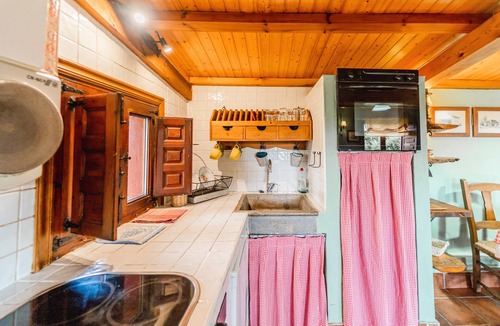 Castrejon de la Pena House | Country House 'El Gallinero' with Mountain View and Private Garden