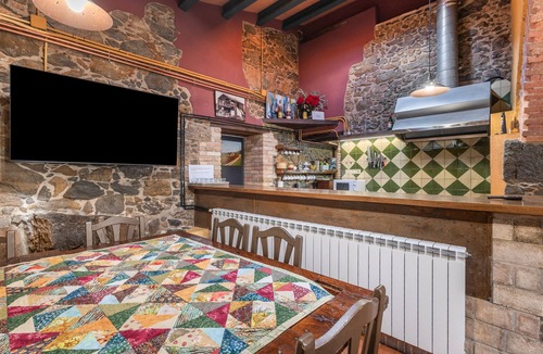 Santa Maria de Besora House | Country House 'Cal Nan' with Mountain View, Shared Pool and Wi-Fi
