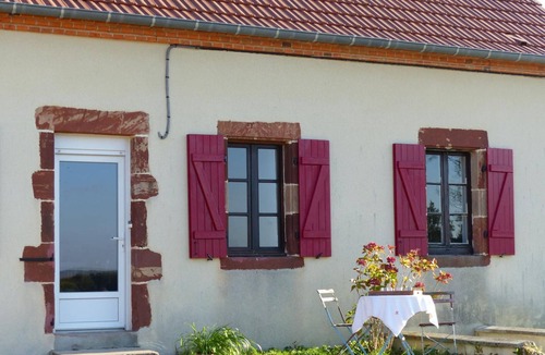 Vaumas Cottage | Country holiday home, pets allowed