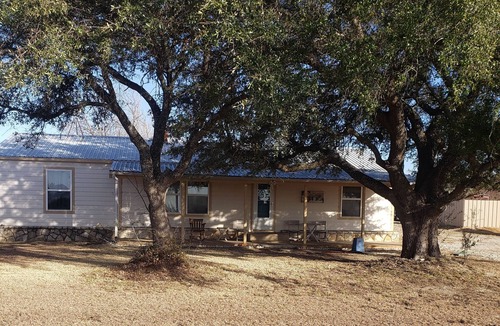 Glen Rose House | COUNTRY HOME AWAY FROM HOME