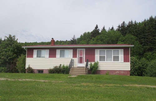 Cape Dauphin House | Country Home For Rent on Kelly's Mountain