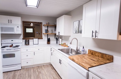 Powell Villa | Country home, full kitchen, firepit, 11 mi to UTK.
