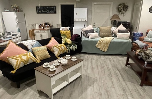Pasadena Apartment | Country Home Hideaway