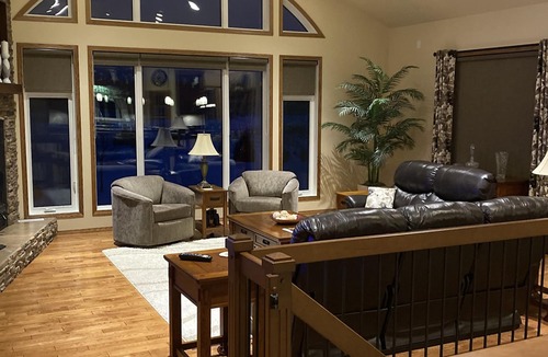 Lac du Bonnet House | Country Home on Pinawa Channel