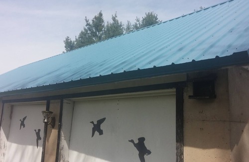 Pardeeville House | Country home with flowing river