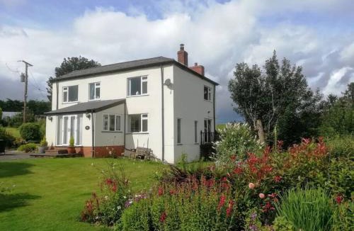 Llanwyddelan House | Country Home with Gardens