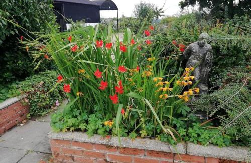 Llanwyddelan House | Country Home with Gardens