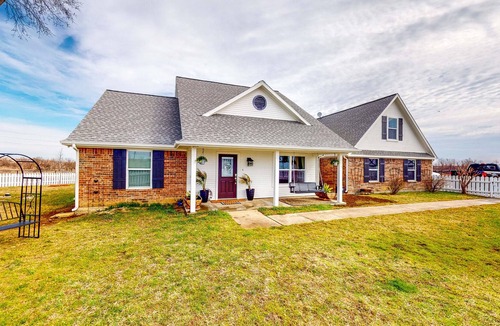 Era House | Country Home, Working Farm, Firepit, Outdoor Games