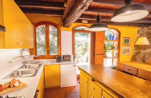 La Vall de Bianya House | Country House 'La Coma D'en Roca' with Mountain View, Private Pool and Wi-Fi