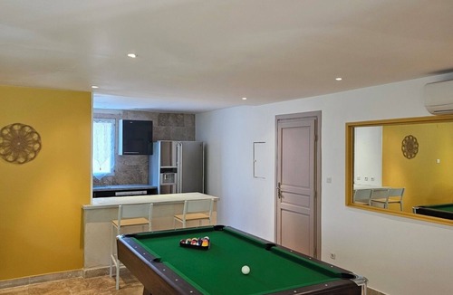 Caumont-sur-Durance House | Country House