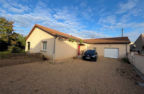 Le Breuil-sur-Couze House | Country house In the heart of a village In the center of Auvergne