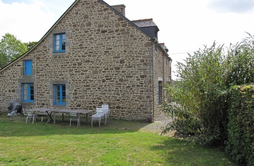 Saint-Remy-du-Plein House | Country house