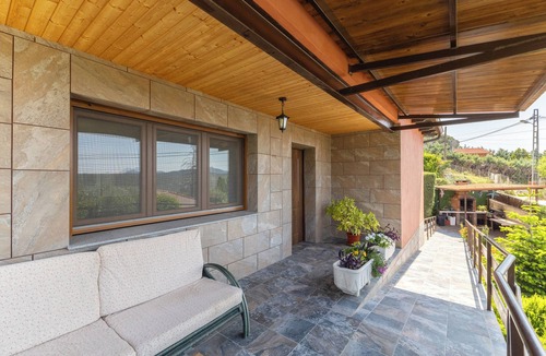 Robledo de Chavela House | Country House 'Avalon 103' with Mountain View, Private Pool and Wi-Fi