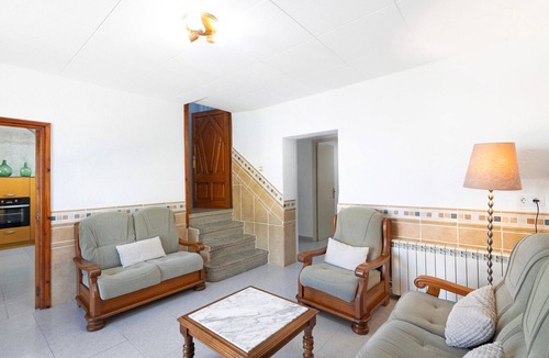 San Martin Sarroca House | Country House 'Cal Peret Miquelet' with Mountain View, Private Pool and Wi-Fi