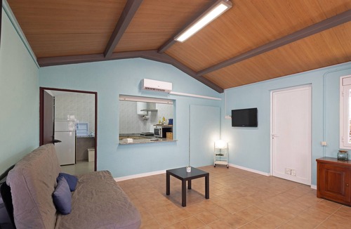 Vilobi Del Penedes Villa | Country House 'La Geneta' with Private Pool, Wi-Fi and Air Conditioning